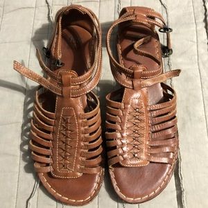 Frye leather tan huarache